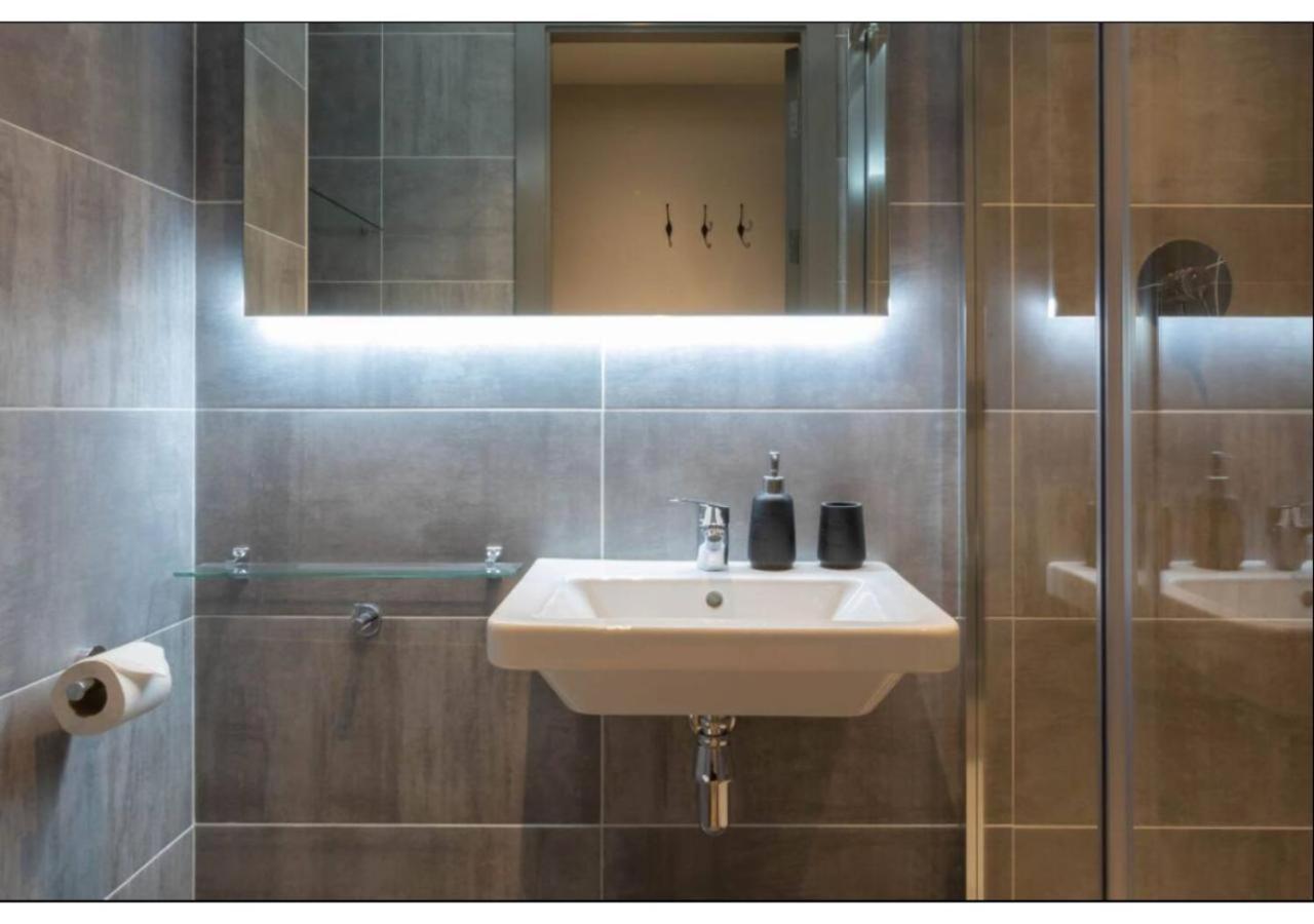 Joivy Affordable Dublin Thomas Street - Adults Only Appartement Buitenkant foto